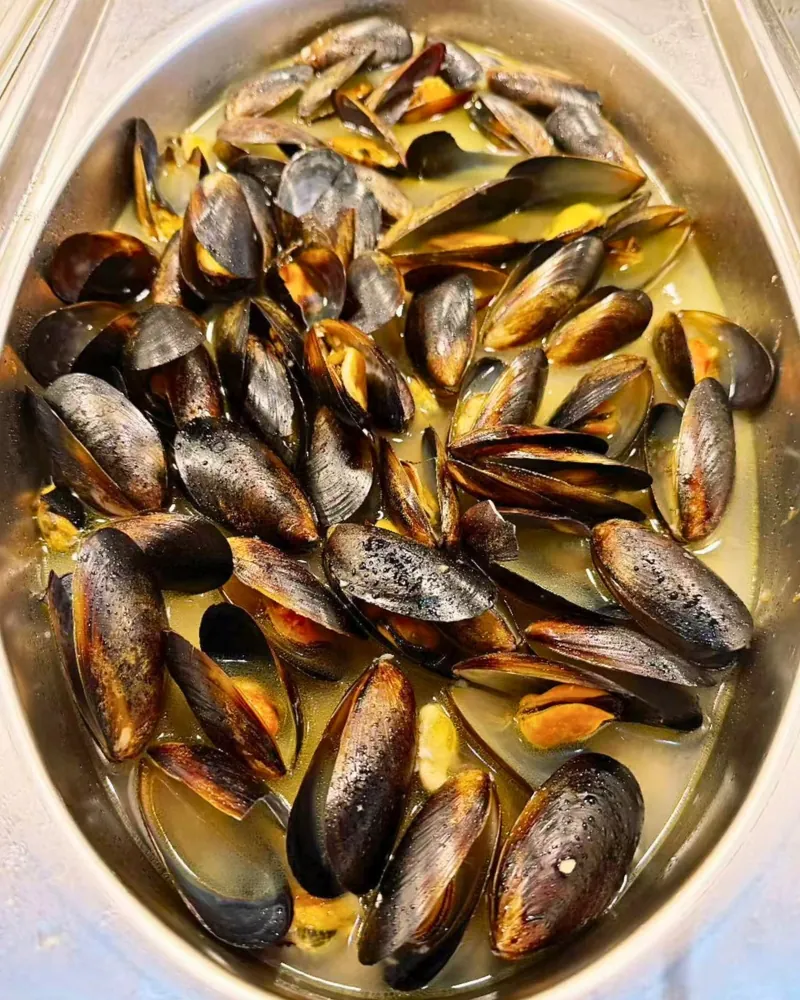 Steamed mussels in garlic white wine sauce at Ichiraku Seafood Buffet & Grill, a Asian Restaurant in North Providence